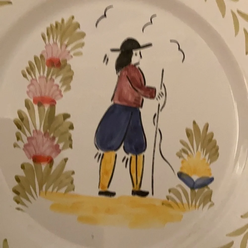 Sur La Table Quimper 10” wall decor plate made in Portugal-man with rod